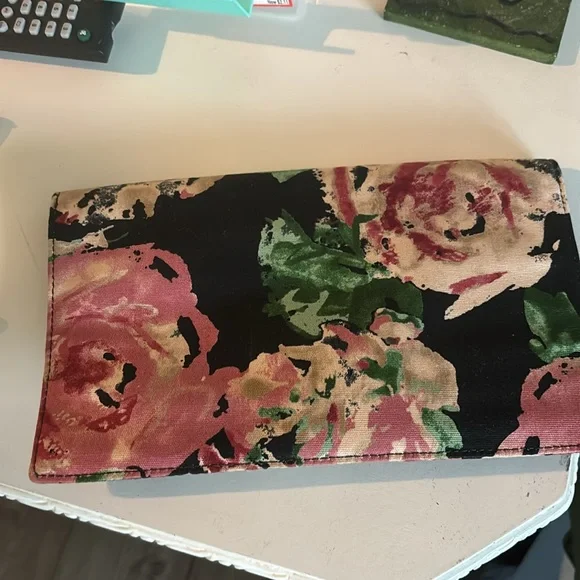 Gorgeous envelope purse. Purchased at Talbots - Picture 4 of 4